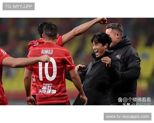 球队教练在赛后语气坚定，展望下一轮挑战，球队教练重要吗